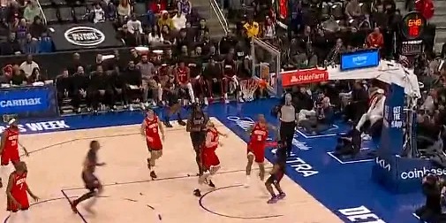 超级大乐透开奖结果-霍兰德内突外投连得5分，活塞打出一波13-1反超比分