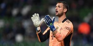 记者：乌尔赖希决定再留拜仁一个赛季，下赛季担任第三门将