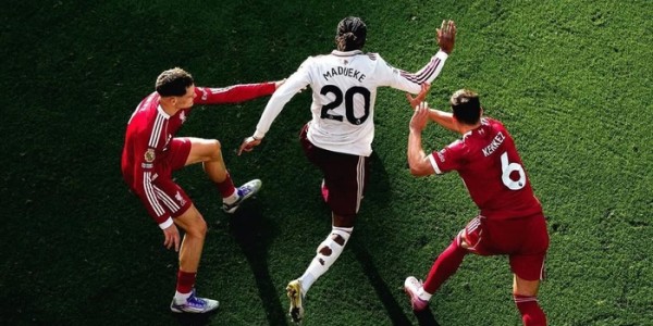 阿森纳球员棍哥赛场英姿引热议